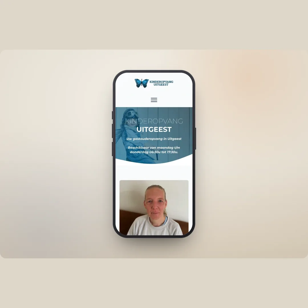 Website van Kinderopvang Uitgeest op mobiel
